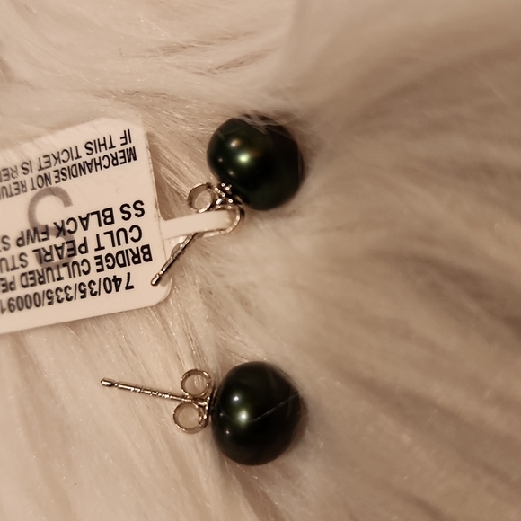 Belle de Mer Cultured Freshwater Button Pearl (8-9mm) Stud Earrings in Black - Picture 2 of 3